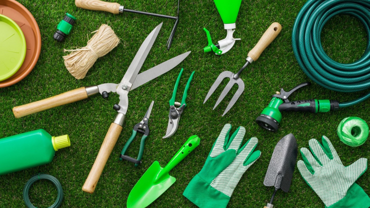 END OF THE YEAR LANDSCAPING TIPS